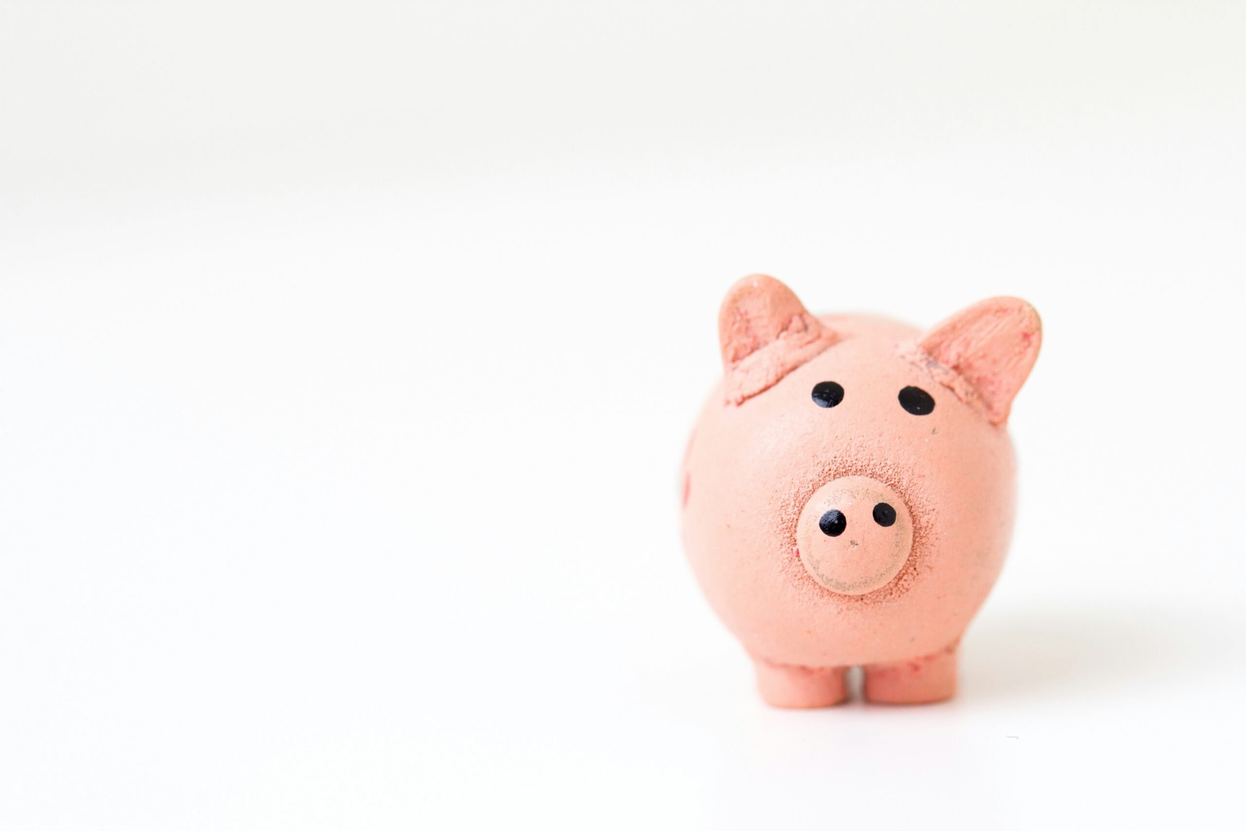 Comparison chart of popular financial tools like Mint, YNAB, and QuickBooks