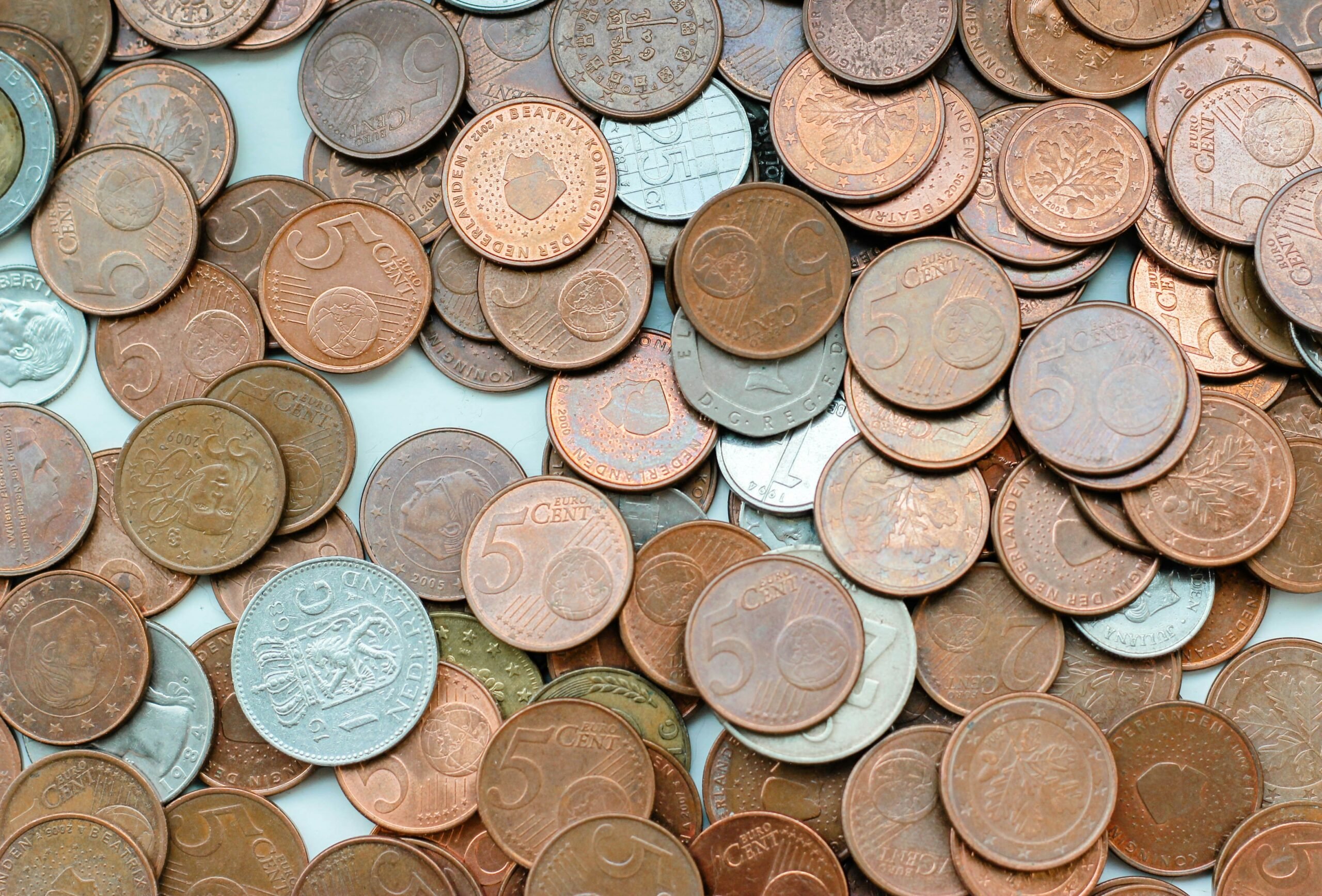 Comparison table between free vs paid versions of popular financial apps